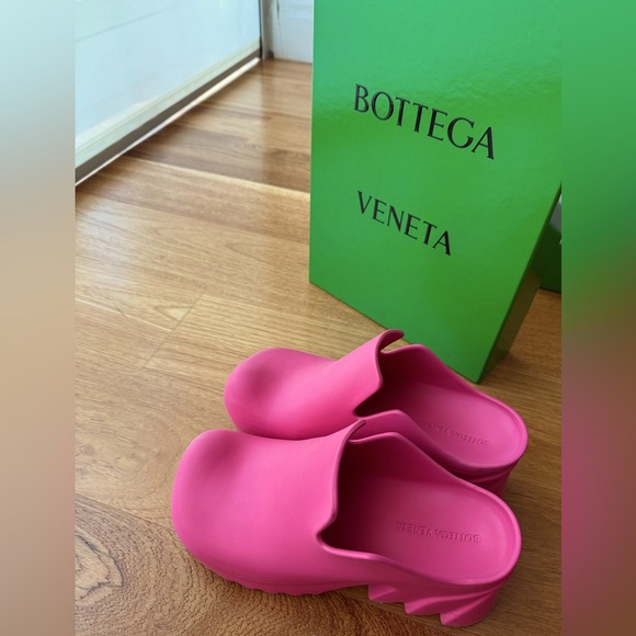 Bottega Veneta Pink Rubber Clogs - Picture 2 of 6